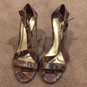 Antonio Melani Snakeskin 8.5 M NWOT